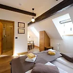 Old Parish House 4*
