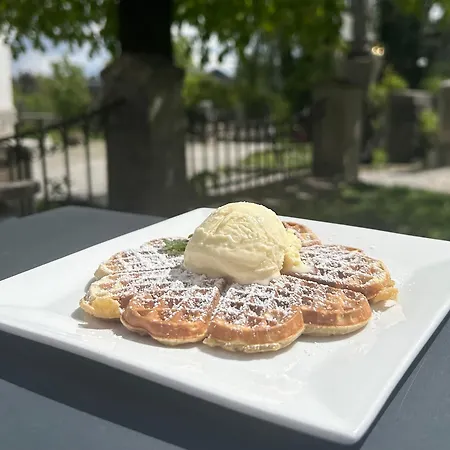 Alojamento de Acomodação e Pequeno-almoço Old Parish House Bled