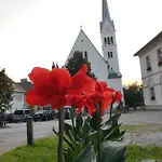 Old Parish House לינה וארוחת בוקר