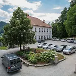 לינה וארוחת בוקר Old Parish House