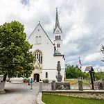 Old Parish House לינה וארוחת בוקר בלד