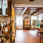 Old Parish House לינה וארוחת בוקר