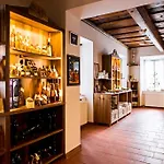 לינה וארוחת בוקר Old Parish House