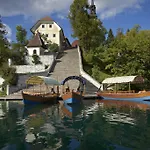 Old Parish House לינה וארוחת בוקר בלד