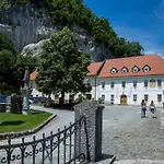 לינה וארוחת בוקר Old Parish House