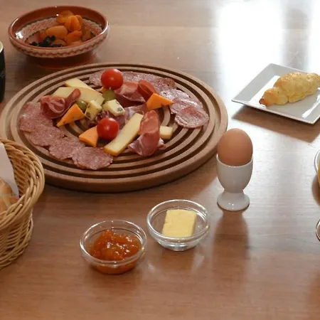 Old Parish House 4*