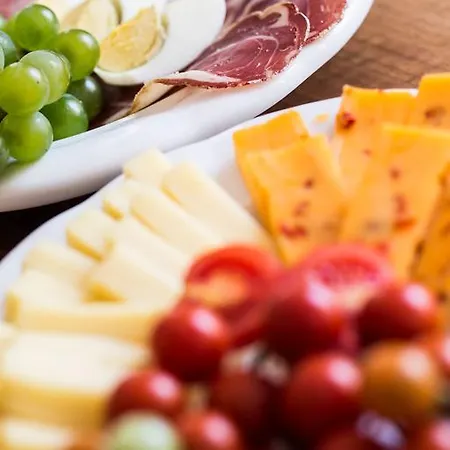 Old Parish House Bed & Breakfast 4*