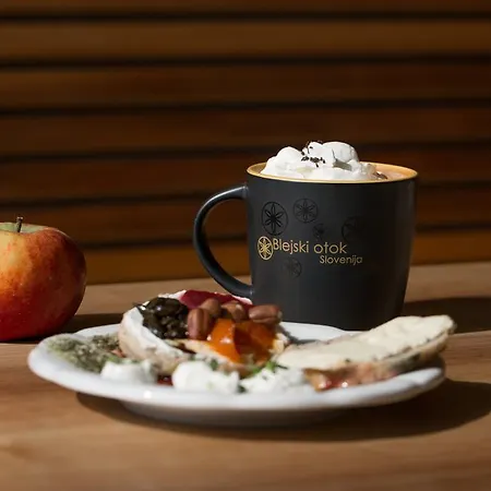 Old Parish House Bed & Breakfast 4*