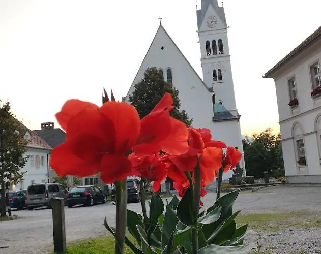 Old Parish House Nočitev z zajtrkom