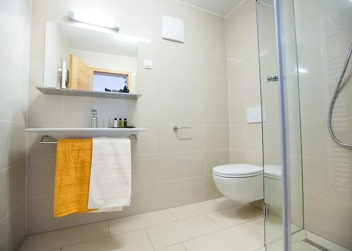 Old Parish House Nočitev z zajtrkom